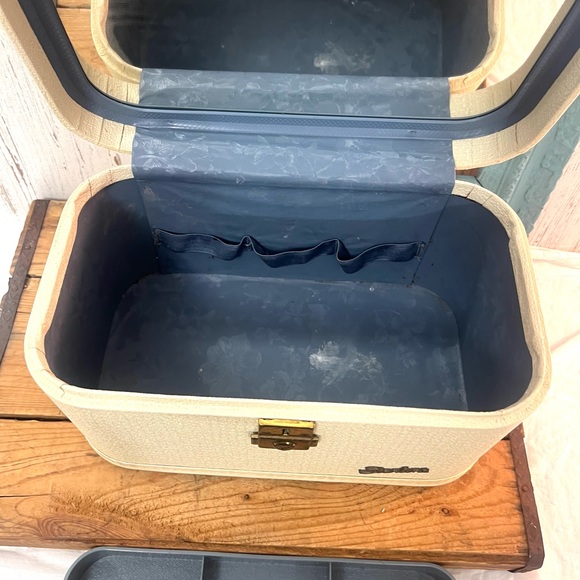 Vintage traincase star line luggage suitcase off white cream makeup case - Picture 2 of 8